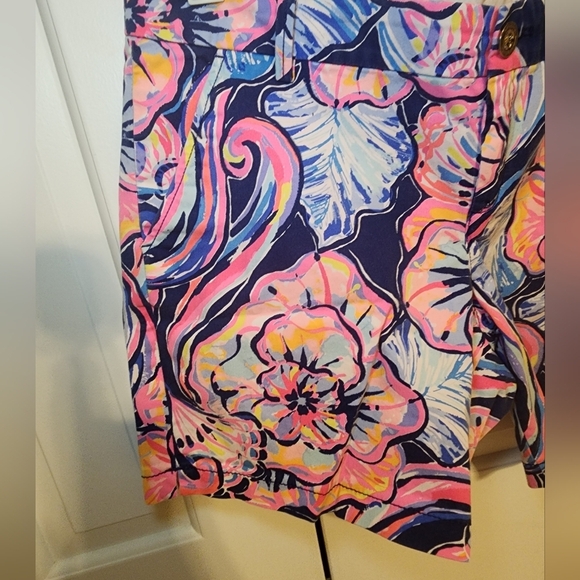 Lilly Pulitzer Jayne Stretch Floral Print Shorts Navy Pink Orange Size 14 - Picture 3 of 12